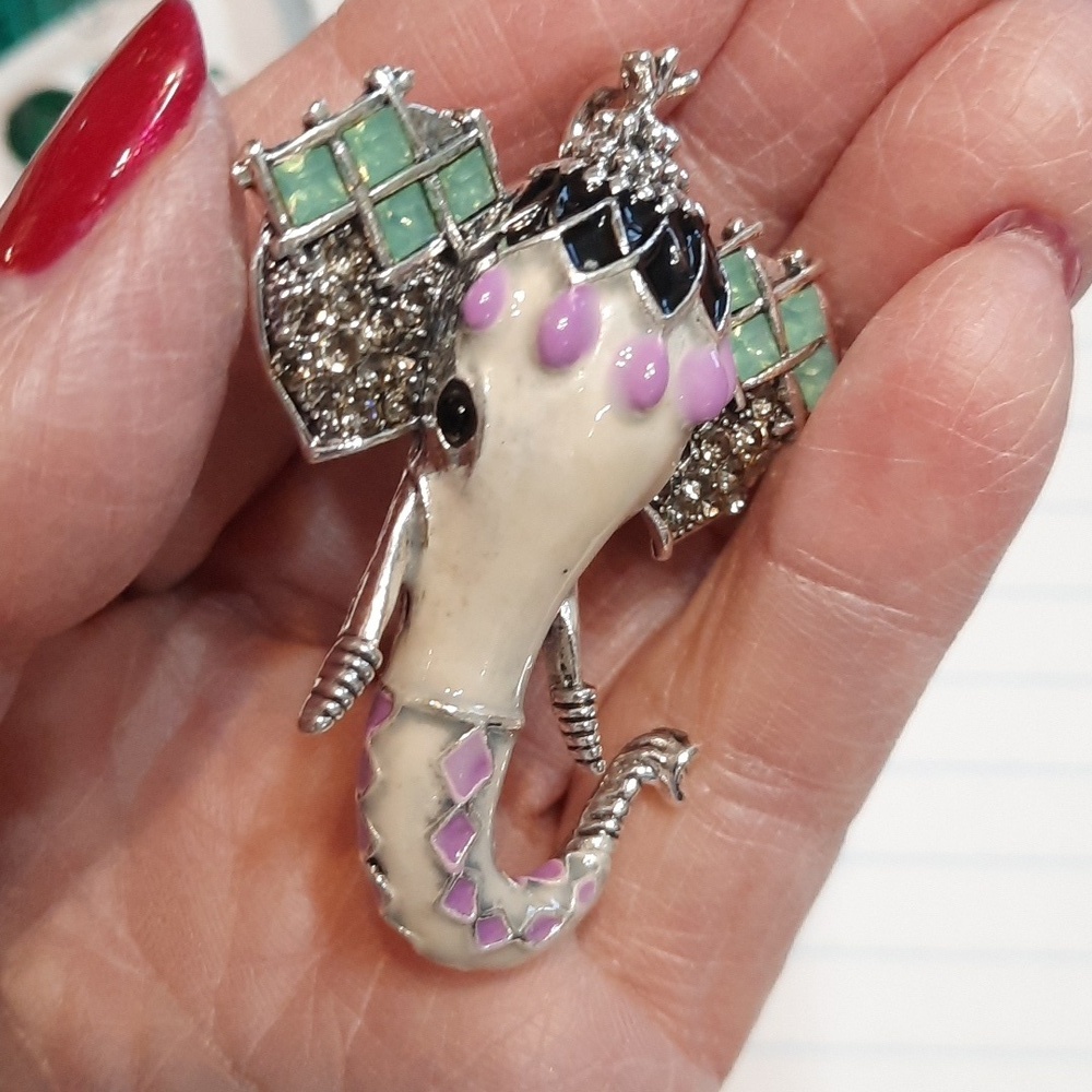 New Silver and Purple Elephant Brooch - Picture 3 of 6